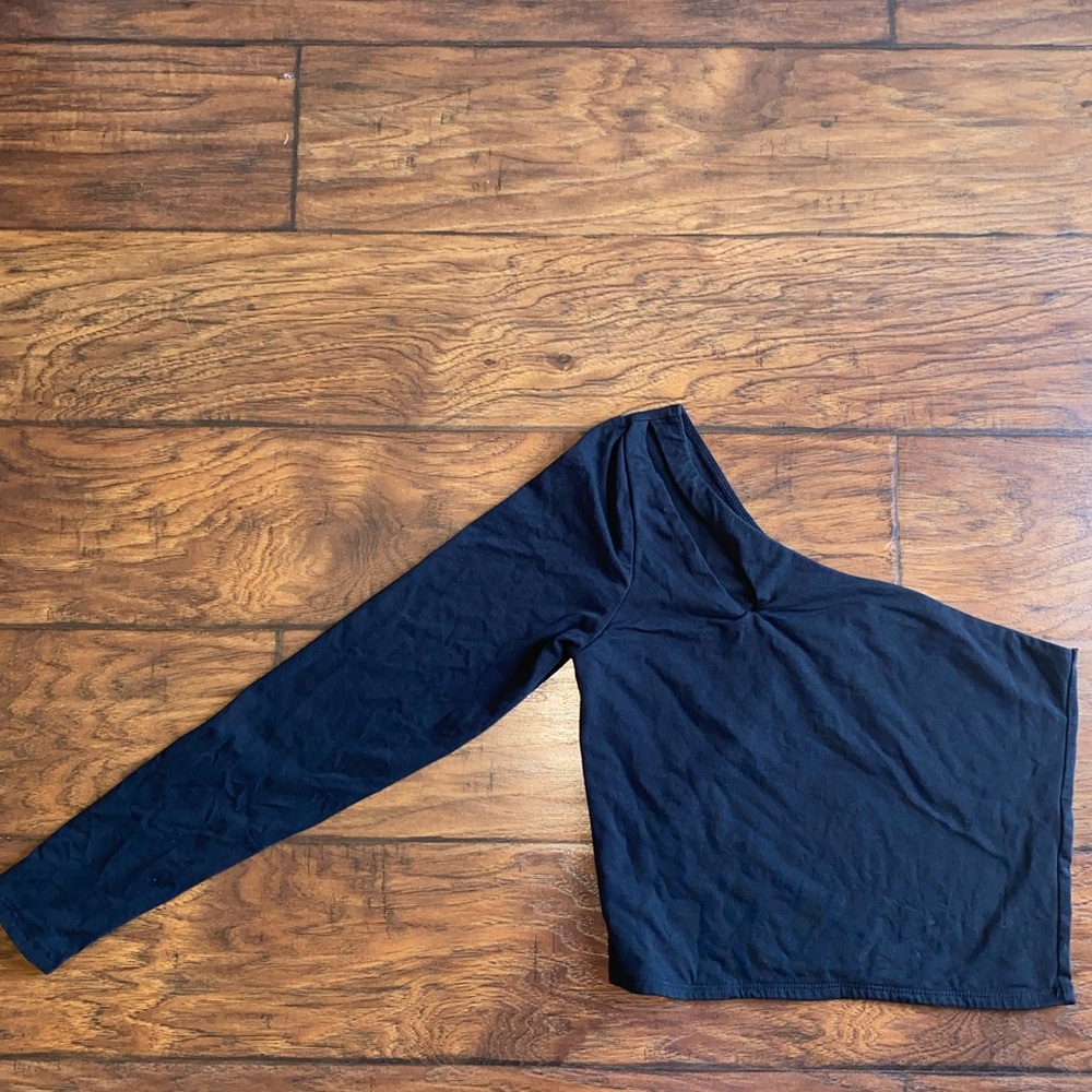 Abercrombie & Fitch One Sleeve Long Sleeve Cut Out Shirt Crop Top Size M Medium